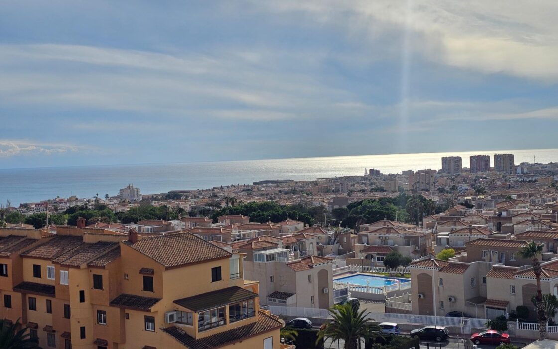 Современная квартира с террасой в Торревьехе 61 кв.м