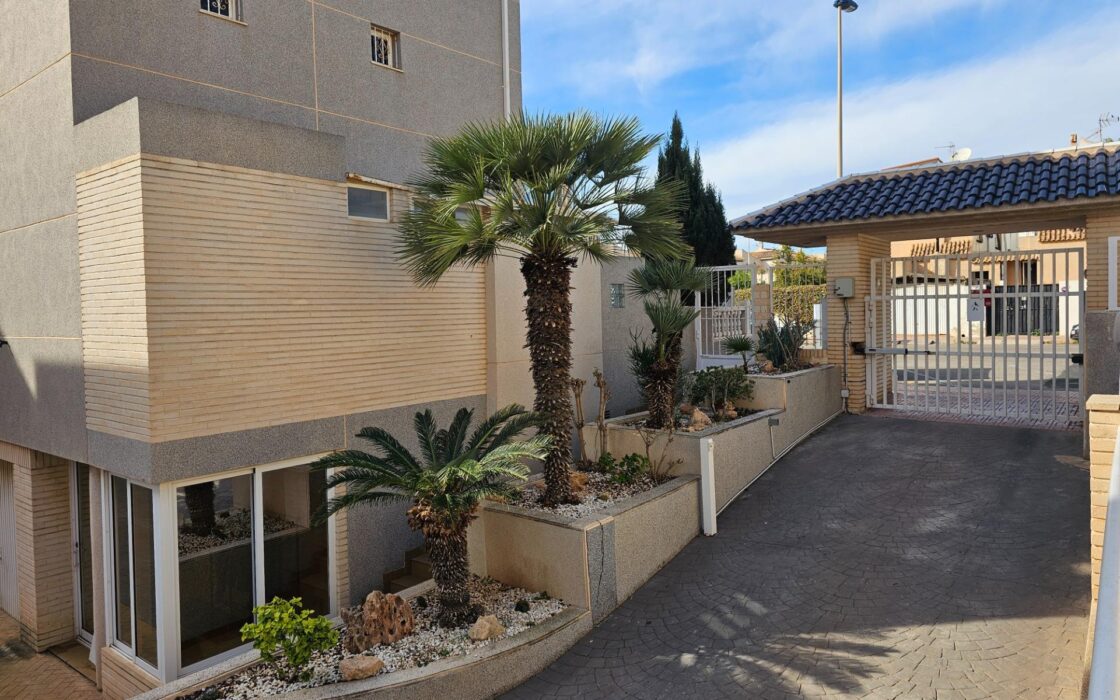 Современная квартира с террасой в Торревьехе 61 кв.м