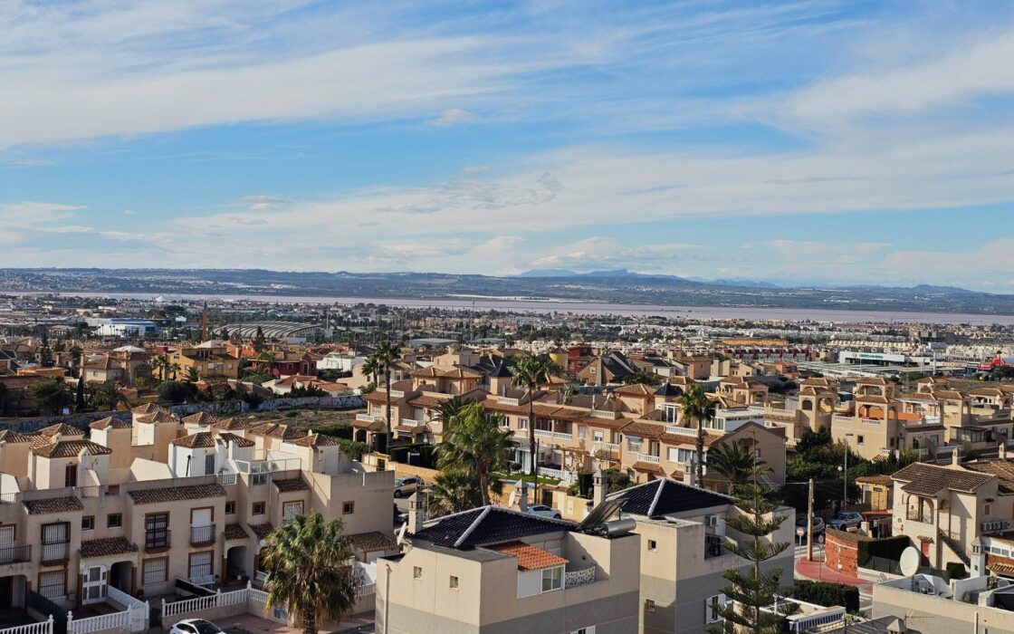 Современная квартира с террасой в Торревьехе 61 кв.м