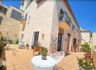 Четырехкомнатный полудом с террасой в Бенахависе 257 кв.м