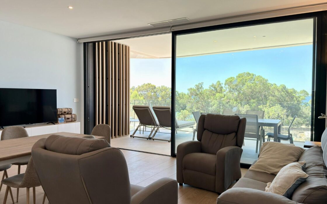 Апартаменти у моря на Коста Бланці з терасою 100 кв.м