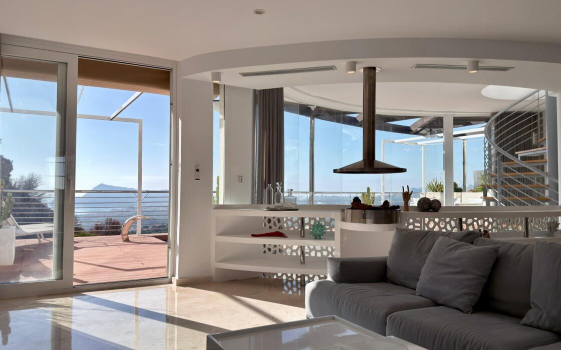 Елегантна вілла в Альтеа ла Велья з терасою та видом на море