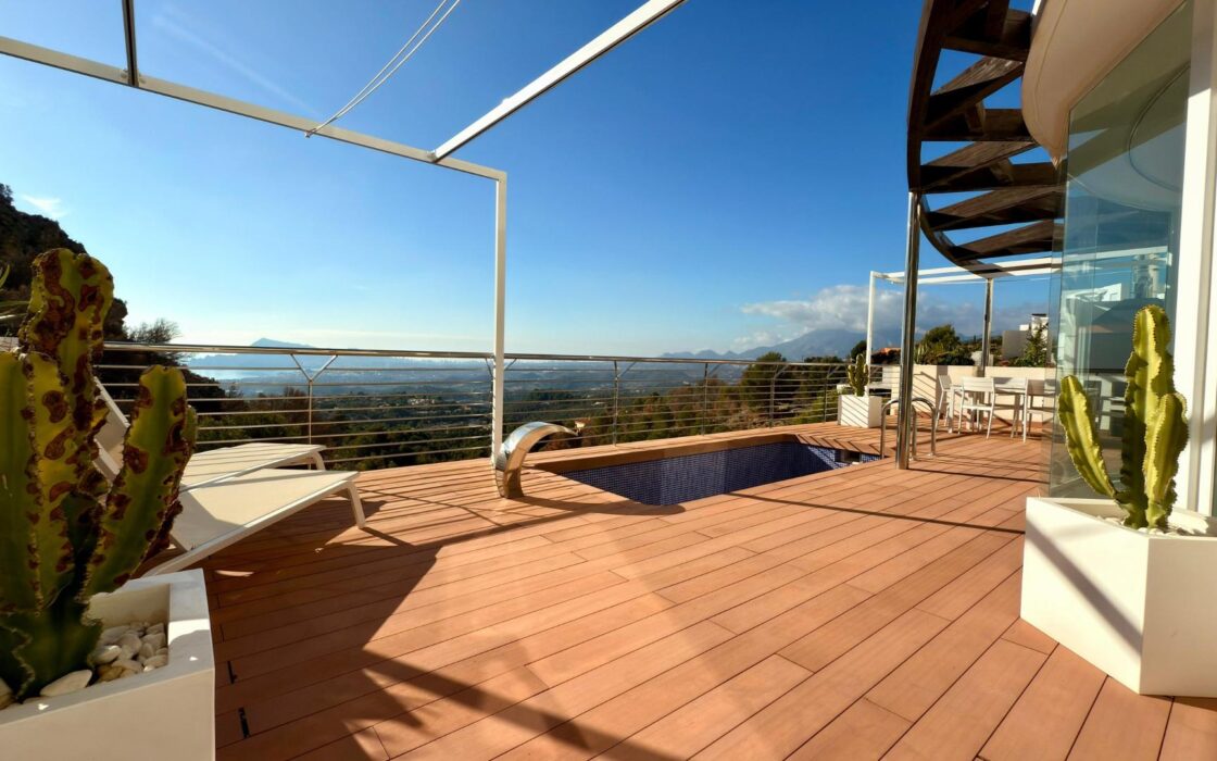 Елегантна вілла в Альтеа ла Велья з терасою та видом на море