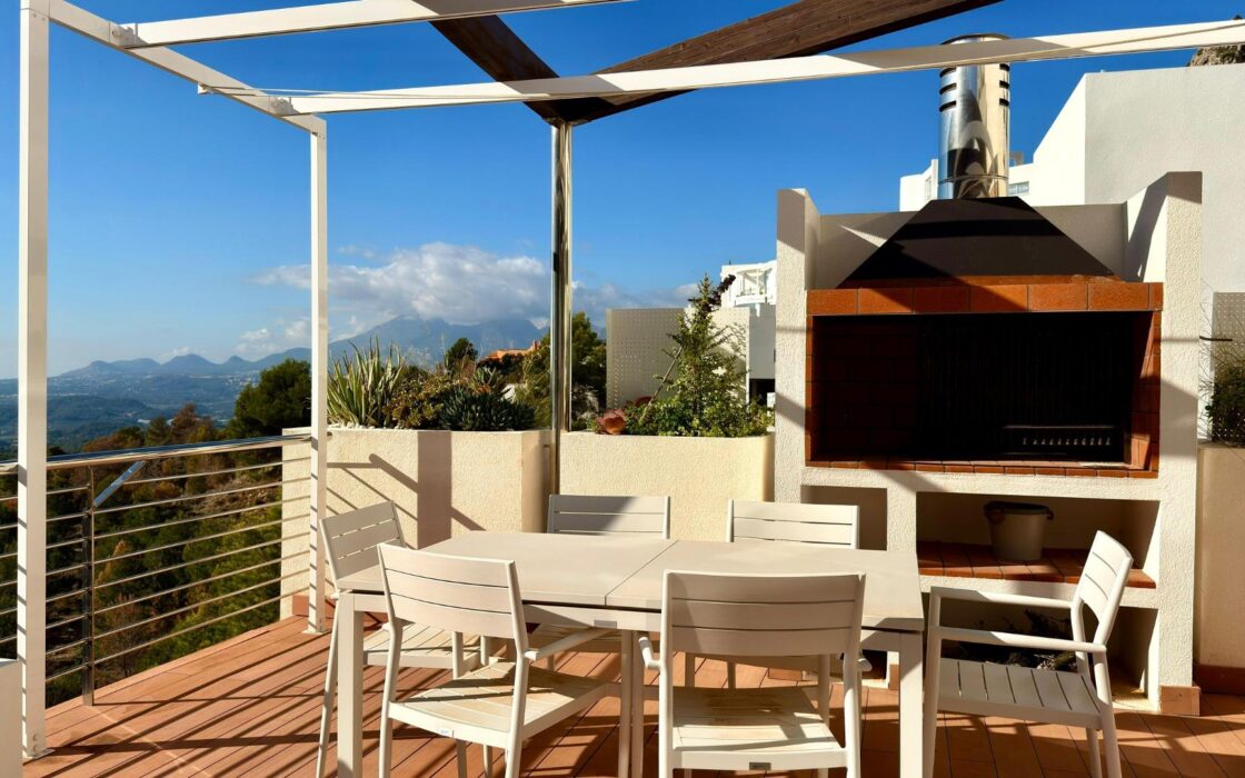 Елегантна вілла в Альтеа ла Велья з терасою та видом на море