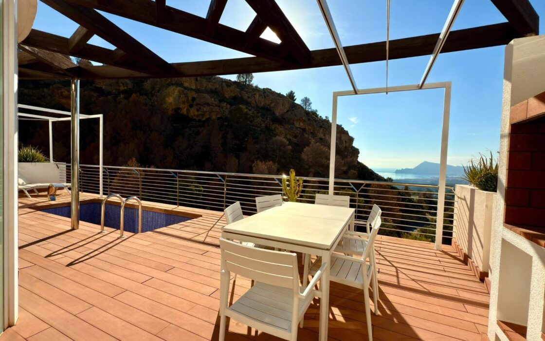 Елегантна вілла в Альтеа ла Велья з терасою та видом на море