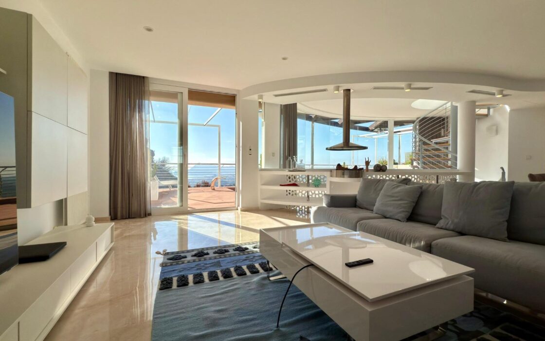 Елегантна вілла в Альтеа ла Велья з терасою та видом на море