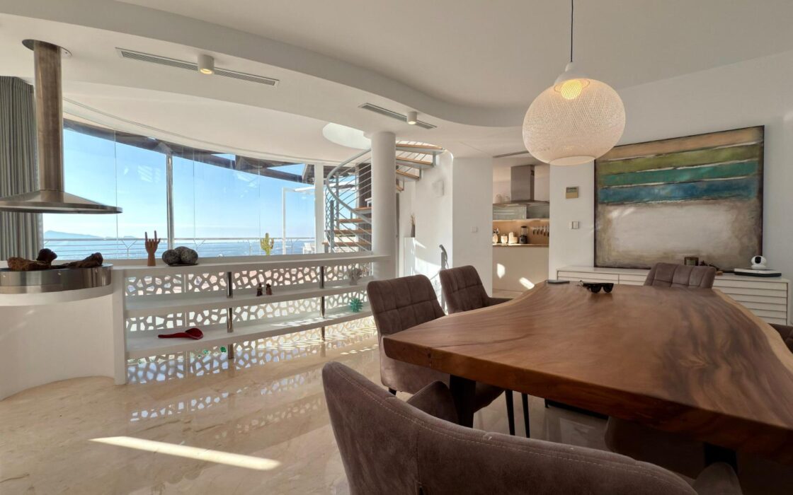 Елегантна вілла в Альтеа ла Велья з терасою та видом на море