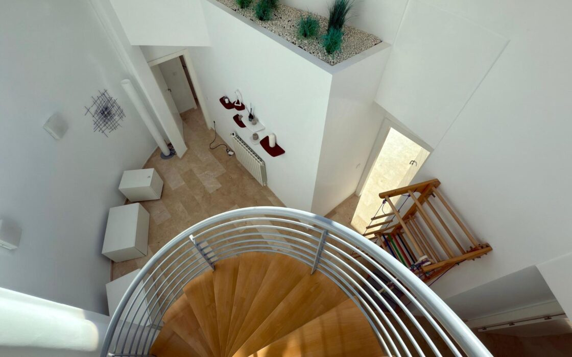 Елегантна вілла в Альтеа ла Велья з терасою та видом на море