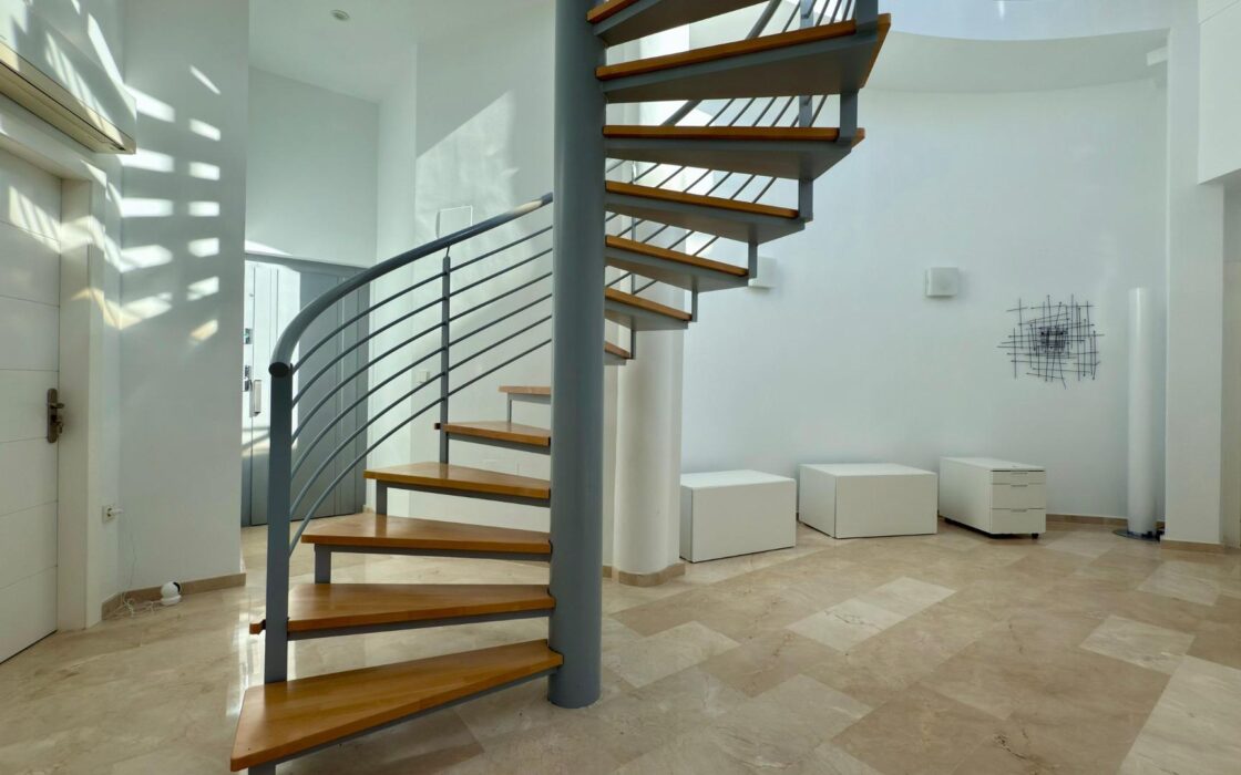 Елегантна вілла в Альтеа ла Велья з терасою та видом на море