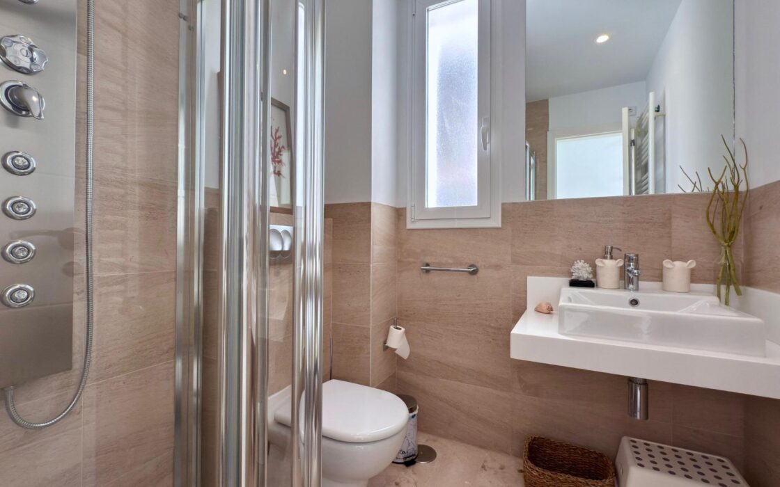 Елегантна вілла в Альтеа ла Велья з терасою та видом на море