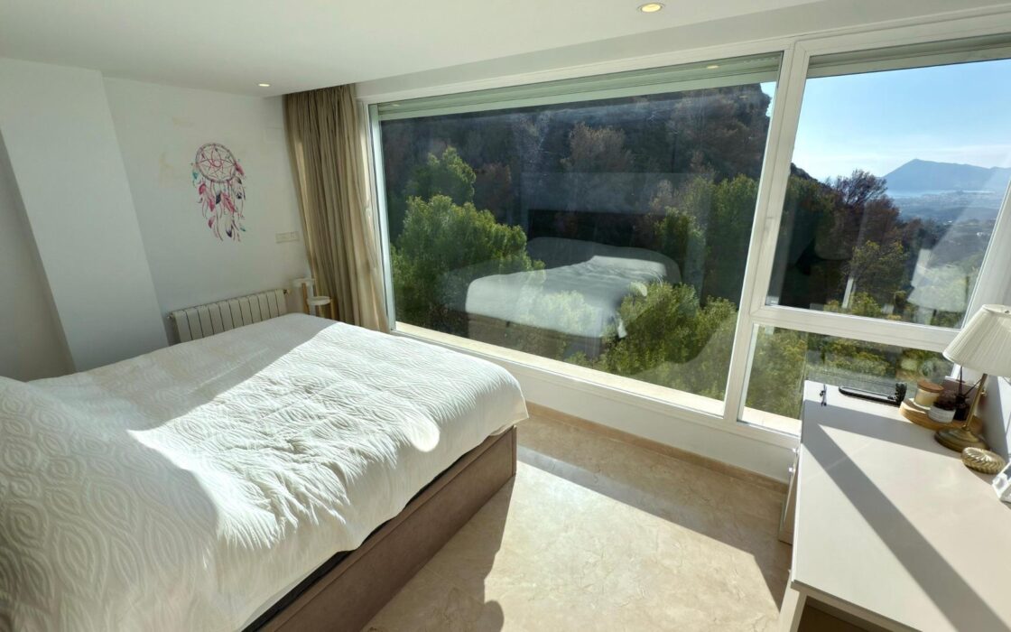 Елегантна вілла в Альтеа ла Велья з терасою та видом на море