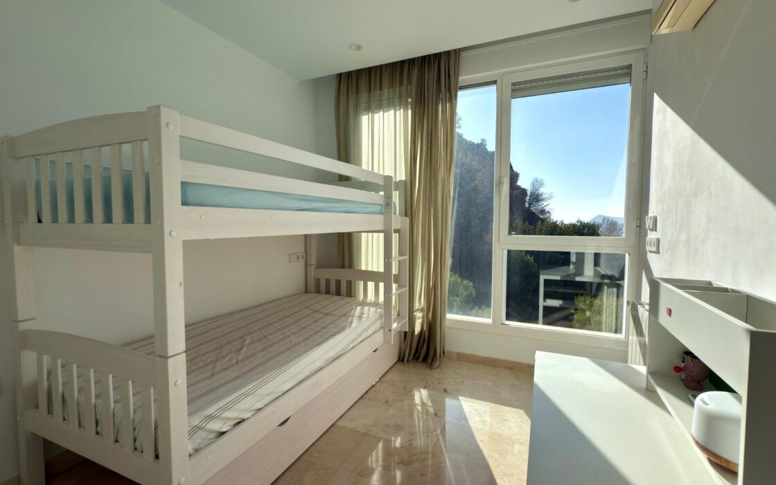 Елегантна вілла в Альтеа ла Велья з терасою та видом на море