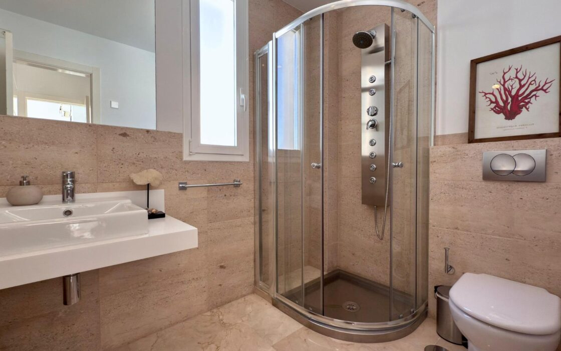 Елегантна вілла в Альтеа ла Велья з терасою та видом на море