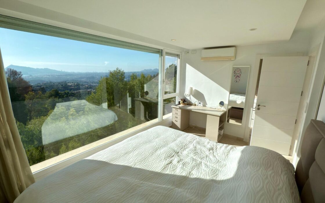 Елегантна вілла в Альтеа ла Велья з терасою та видом на море