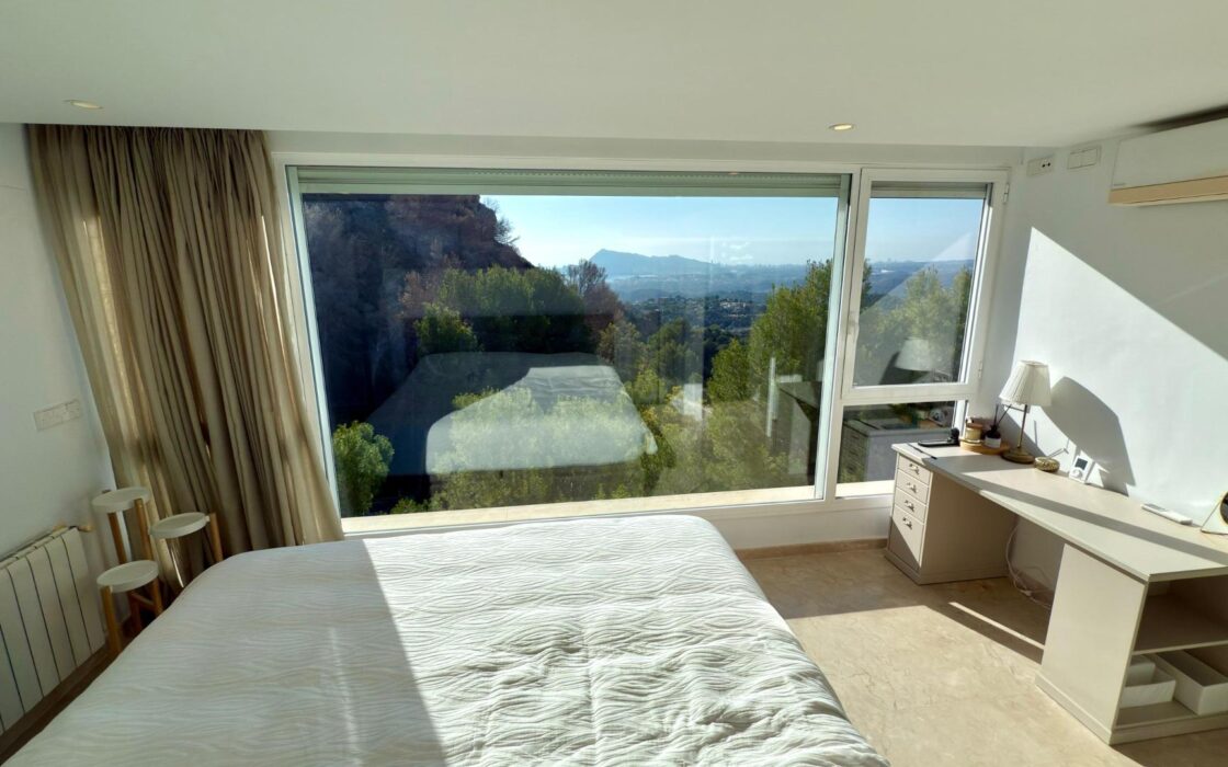 Елегантна вілла в Альтеа ла Велья з терасою та видом на море