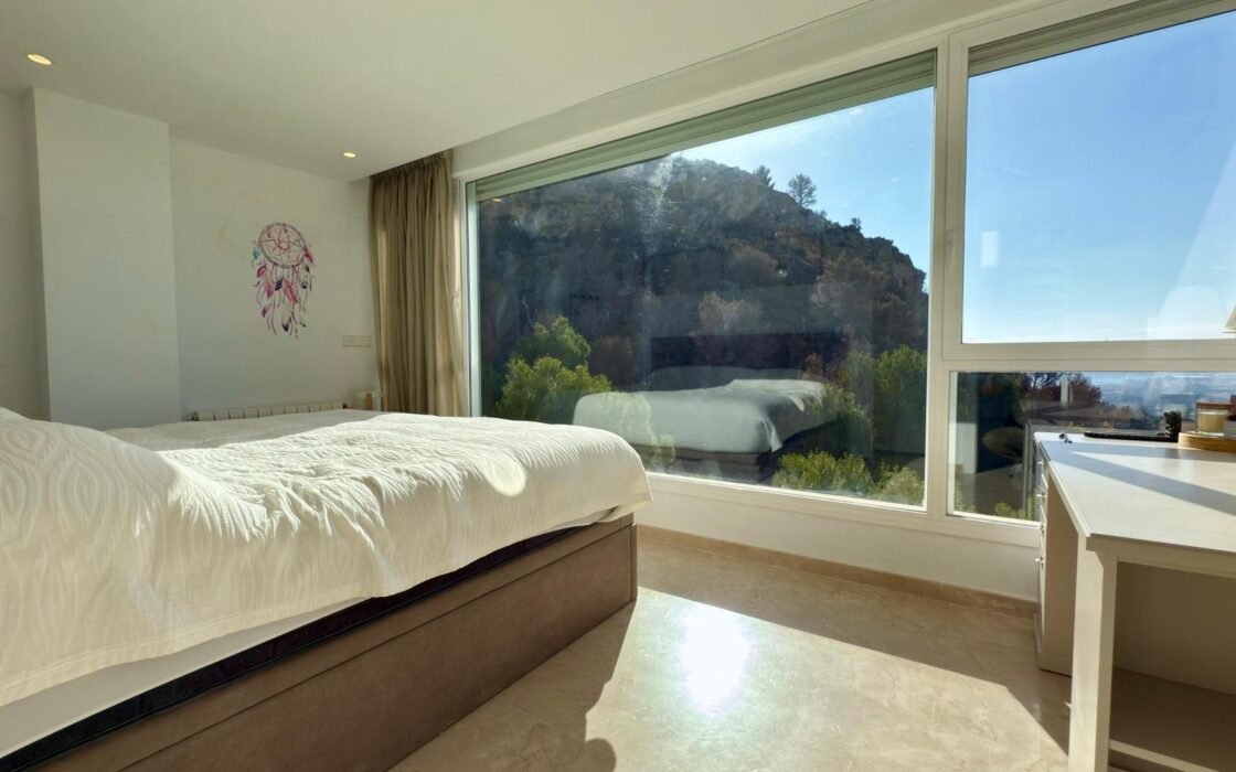 Елегантна вілла в Альтеа ла Велья з терасою та видом на море