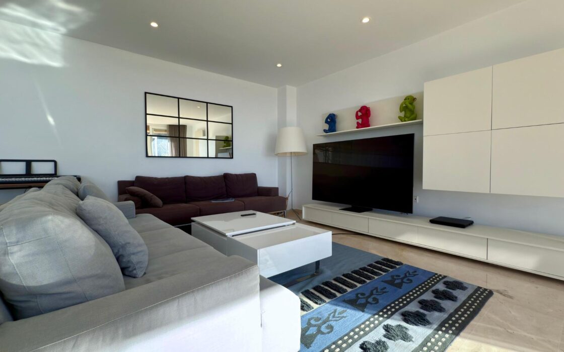 Елегантна вілла в Альтеа ла Велья з терасою та видом на море