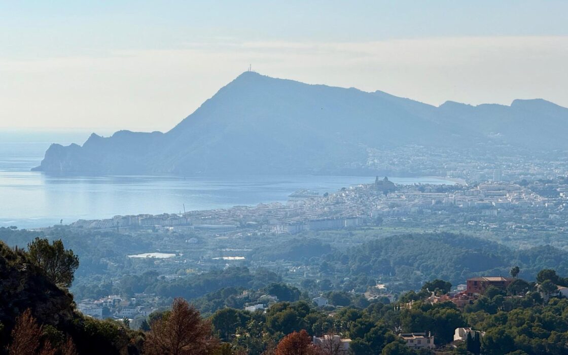 Елегантна вілла в Альтеа ла Велья з терасою та видом на море