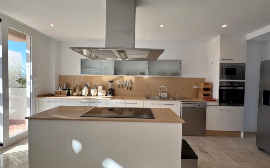 Елегантна вілла в Альтеа ла Велья з терасою та видом на море