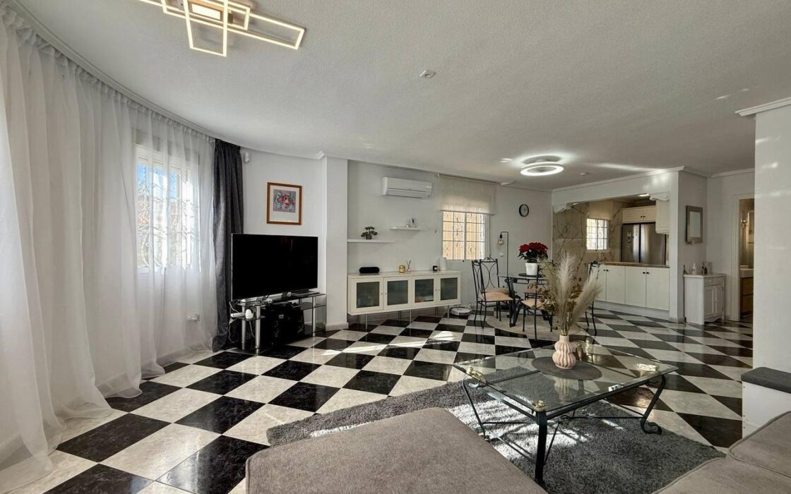 Вилла в Ориуэла Коста у моря 191 кв.м, 4 спальни, терраса