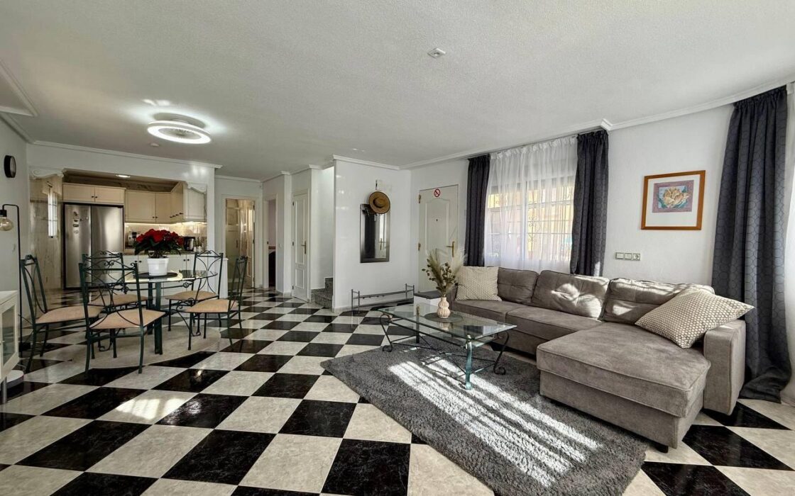 Вилла в Ориуэла Коста у моря 191 кв.м, 4 спальни, терраса