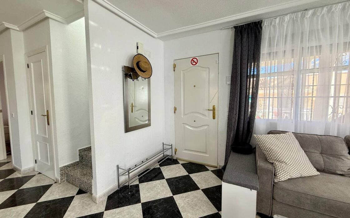 Вилла в Ориуэла Коста у моря 191 кв.м, 4 спальни, терраса