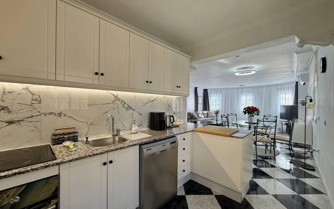 Вилла в Ориуэла Коста у моря 191 кв.м, 4 спальни, терраса