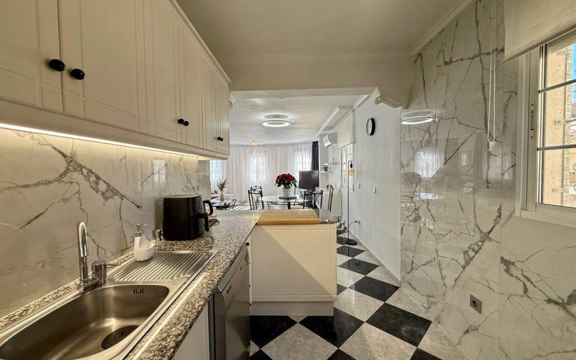 Вилла в Ориуэла Коста у моря 191 кв.м, 4 спальни, терраса