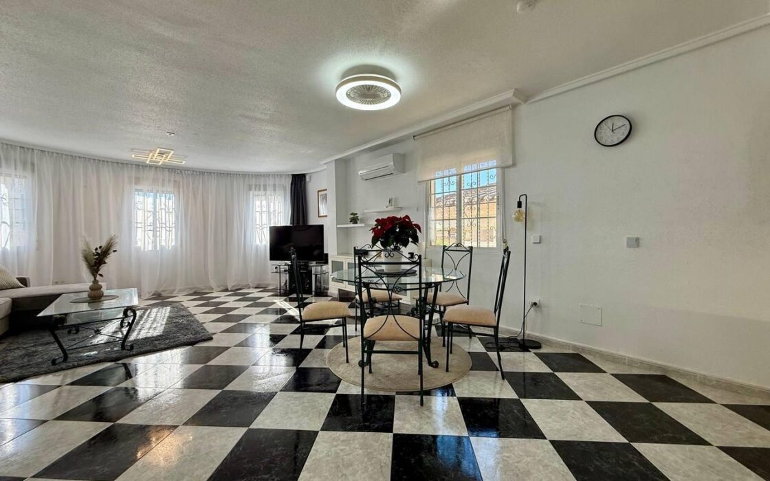 Вилла в Ориуэла Коста у моря 191 кв.м, 4 спальни, терраса