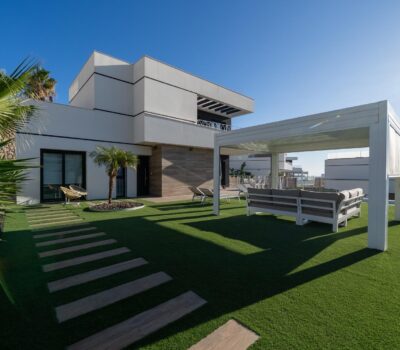 Сучасна вілла з безкінечним басейном у Фінестраті 151 кв.м