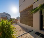 Современная вилла с бесконечным бассейном в Финестрате 151 кв.м