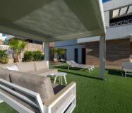 Современная вилла с бесконечным бассейном в Финестрате 151 кв.м