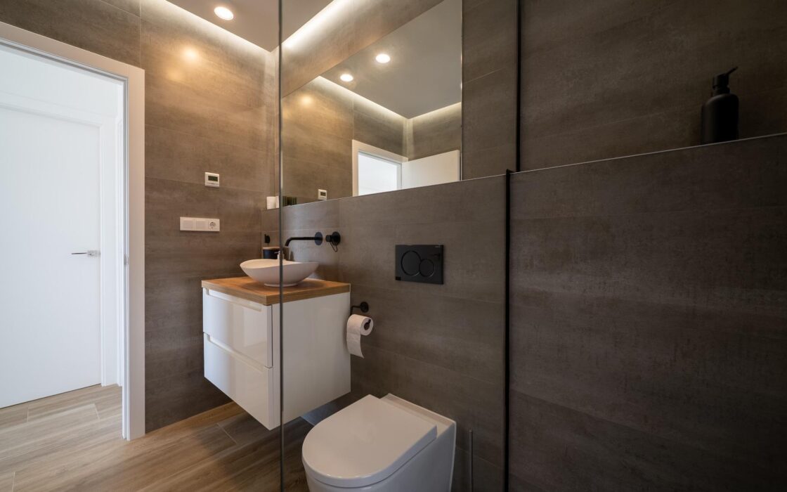 Современная вилла с бесконечным бассейном в Финестрате 151 кв.м