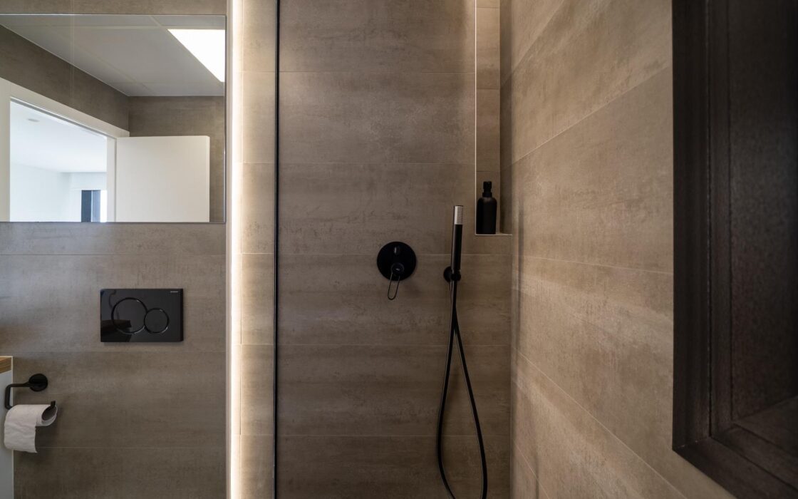 Современная вилла с бесконечным бассейном в Финестрате 151 кв.м