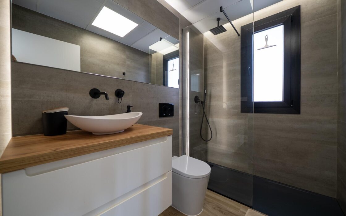 Современная вилла с бесконечным бассейном в Финестрате 151 кв.м