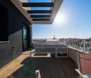 Современная вилла с бесконечным бассейном в Финестрате 151 кв.м