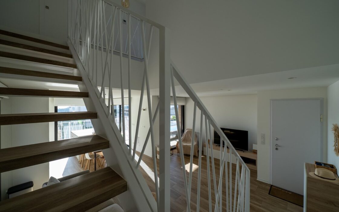 Современная вилла с бесконечным бассейном в Финестрате 151 кв.м