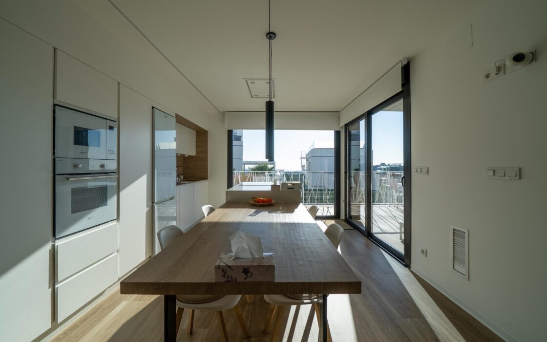 Современная вилла с бесконечным бассейном в Финестрате 151 кв.м