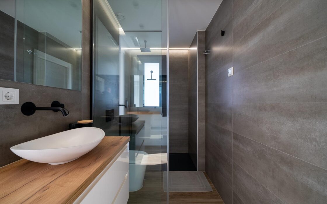 Современная вилла с бесконечным бассейном в Финестрате 151 кв.м