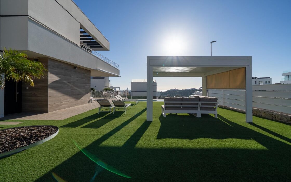 Современная вилла с бесконечным бассейном в Финестрате 151 кв.м