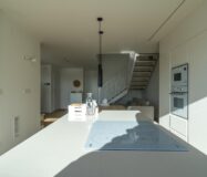 Современная вилла с бесконечным бассейном в Финестрате 151 кв.м