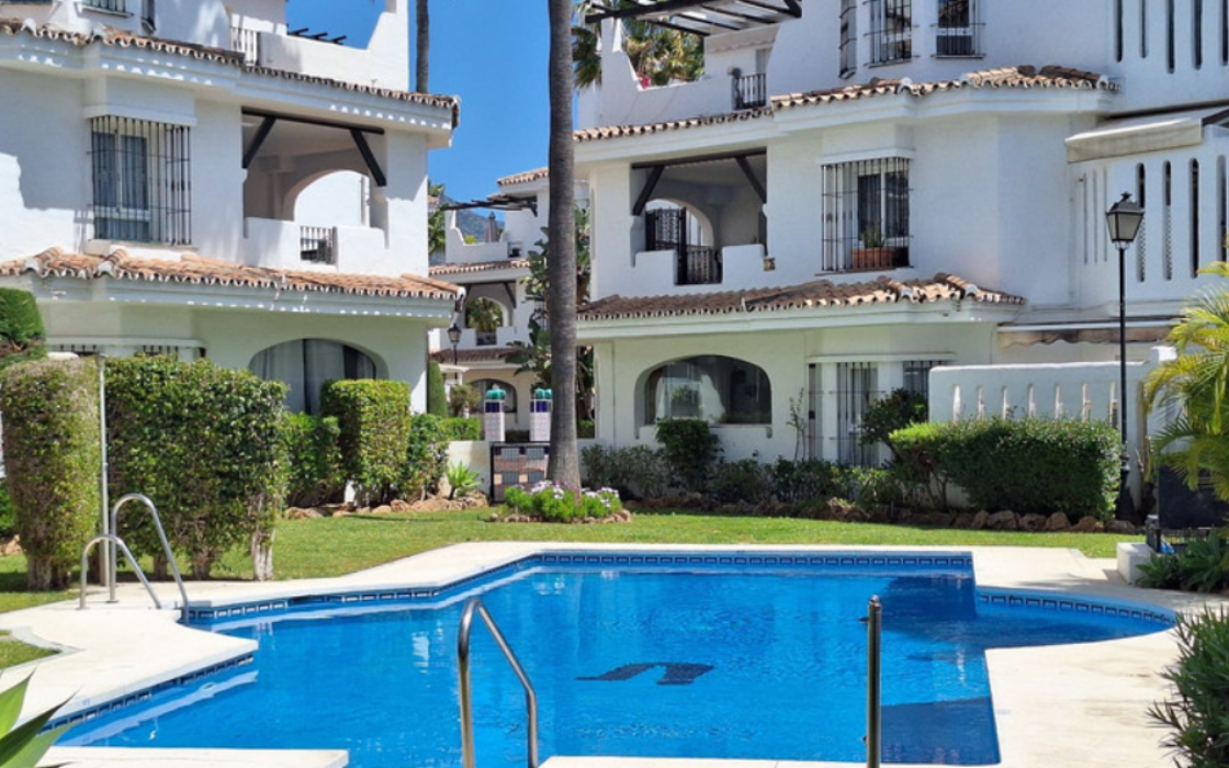 Квартира 3 комнаты в Марбелье с террасой 117 кв.м.