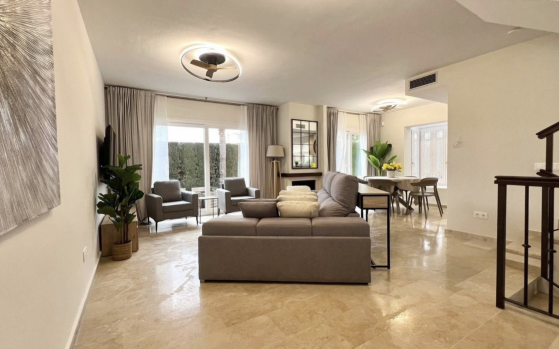 Двухквартирный дом с террасой в Марбелье, 191 кв.м.