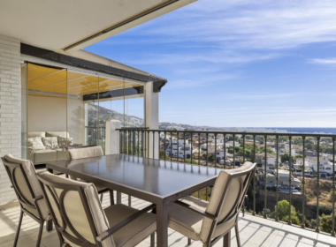 Двухквартирный дом с террасой в Бенальмадене 140 кв.м