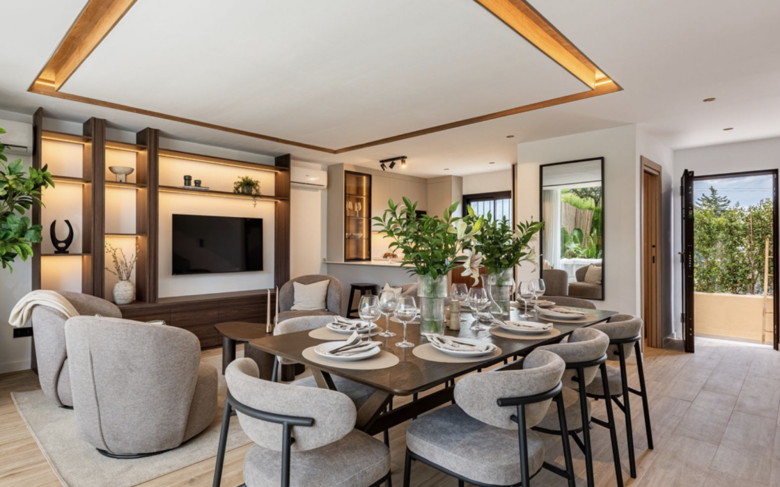 Таунхаус с 4 спальнями и видом на поле в Малаге 129 кв.м