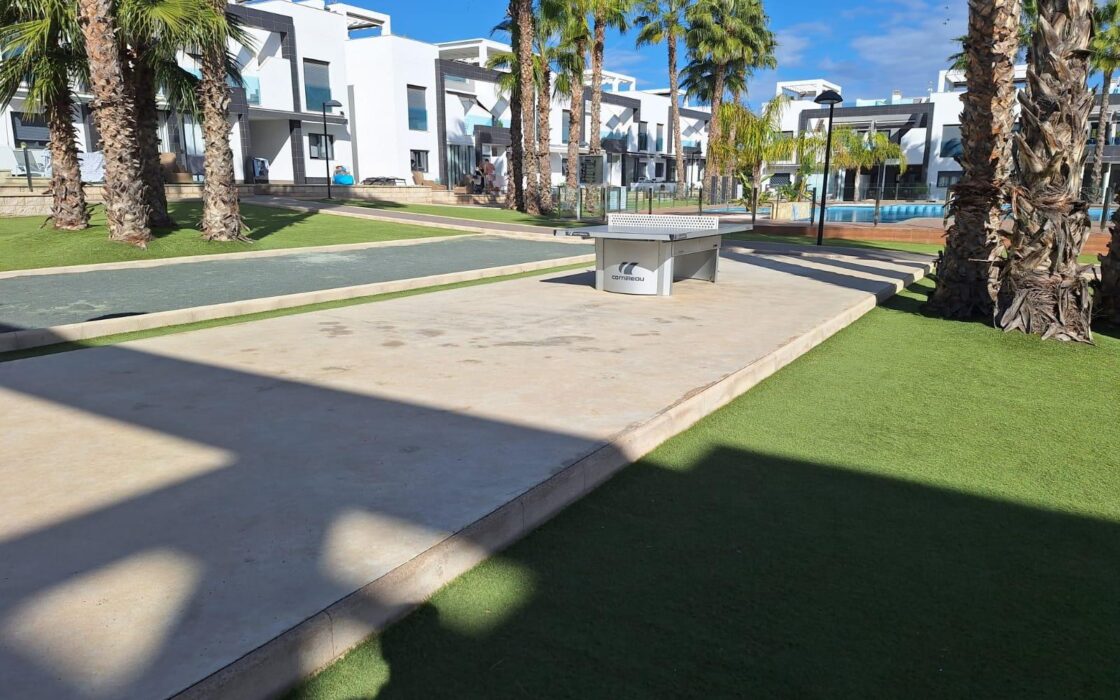 Бунгало 90 кв.м в Ла Зении с террасой, 1.5 км до моря