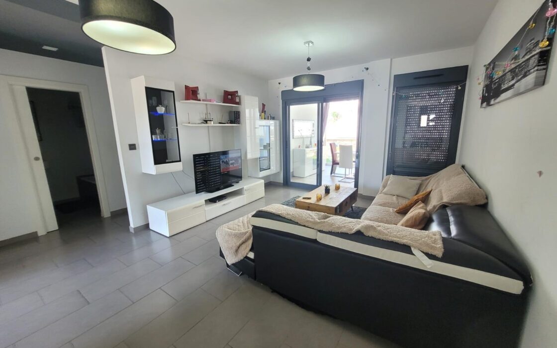 Бунгало 90 кв.м в Ла Зении с террасой, 1.5 км до моря