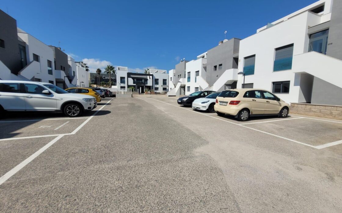 Бунгало 90 кв.м в Ла Зении с террасой, 1.5 км до моря