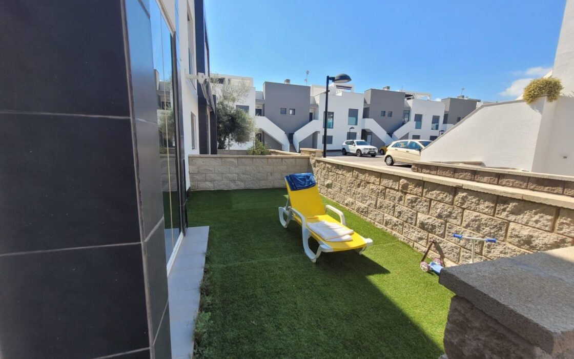 Бунгало 90 кв.м в Ла Зении с террасой, 1.5 км до моря