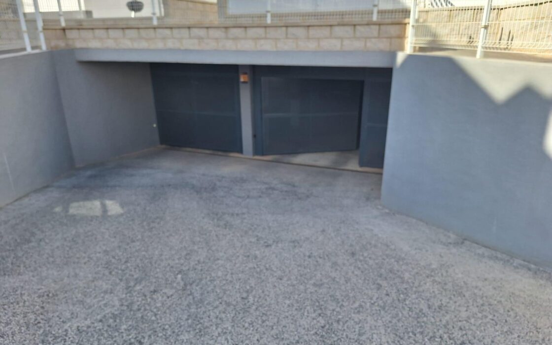 Бунгало 90 кв.м в Ла Зении с террасой, 1.5 км до моря